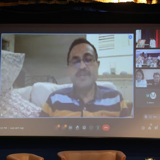 Plastic surgeon Dr. Dilip Gahankari from Australia sharing his experiences with MAHAN