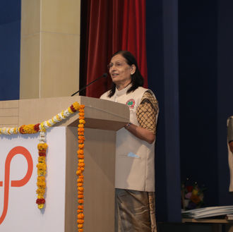 Dr Vibhavari Dani, ex-dean GMC, explaining the scientific approach of MAHAN