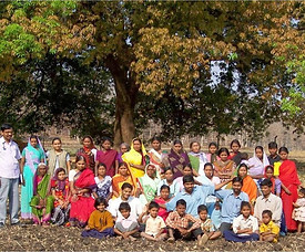 Photo gallery: a large group of women, men and children under a tree