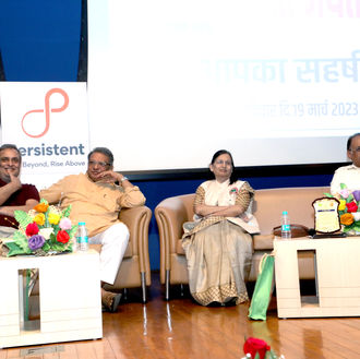 Dignitaries on the stage: Mr Vikas Amte, Dr Vibhavari Dani, Dr Nitin Wairagkar