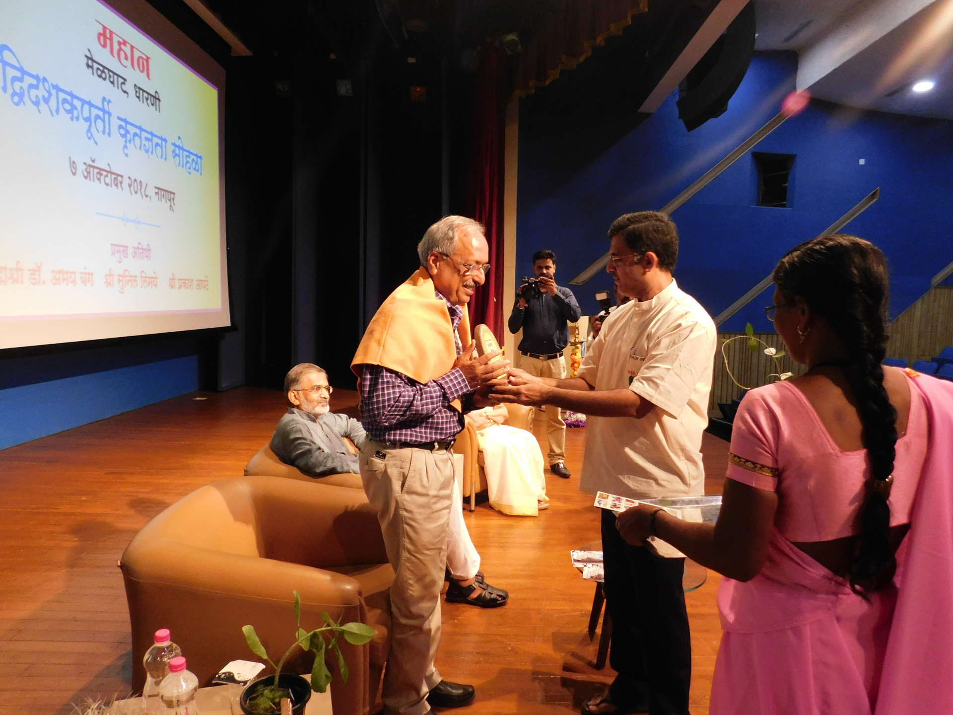 Dr Abhijeet Bhardwaj welcoming Mr Apte