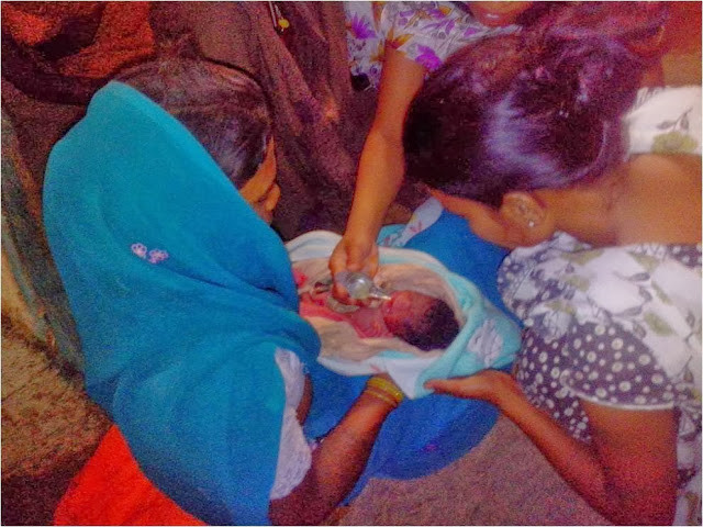 Home based neonatal care: birth asphyxia and low birth weight baby saved by a VHW