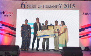 'Spirit of Humanity Award 2015'-Dr.Dani & Dr. Satav Receiving award